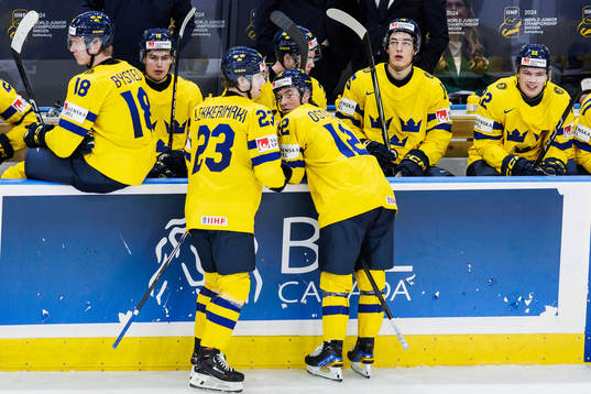 Jonathan Lekkerimäki and Noah Östlund of Sweden look