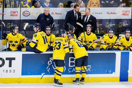 Players of Sweden look dejected