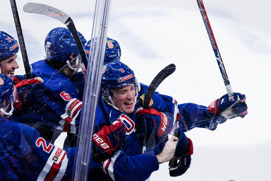 Ryan Leonard of USA celebrates the 5-2 goal