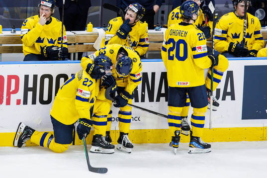 Players of Sweden look dejected