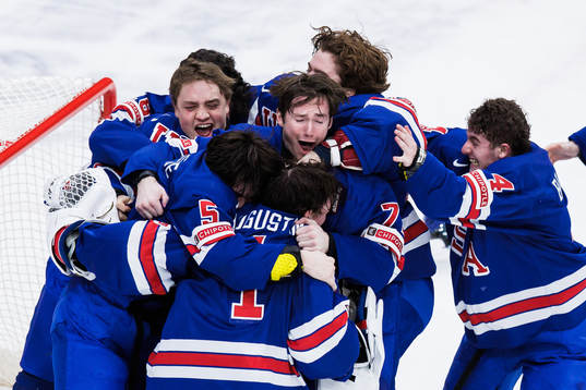 Players of USA celebrate