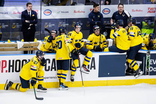 Players of Sweden look dejected