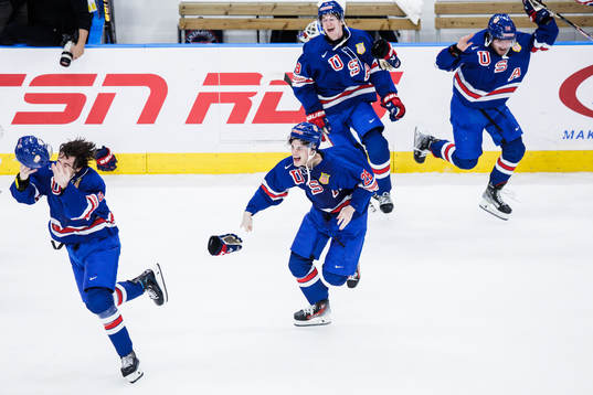 Players of USA celebrate aafter the 2024 IIHF World Junior