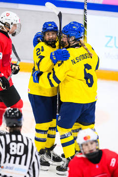 Ebba Hedqvist of Sweden celebrates with teammates