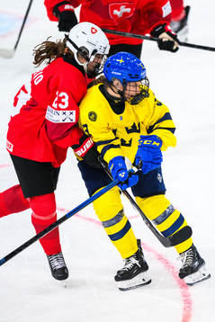 Giulia Romerio of Schweiz and Evelina Arvidsson of Sweden