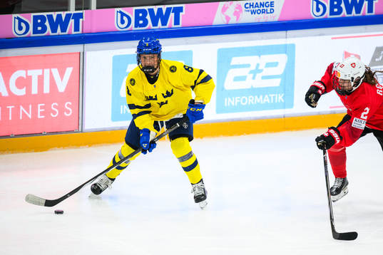 Jenna Raunio of Sweden and Giulia Romerio of Switzerland