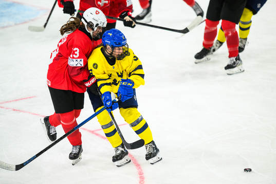 Giulia Romerio of Switzerland and Evelina Arvidsson of