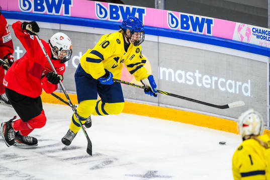 Ivana Wey of Switzerland and Linnea Natt och Dag of Sweden