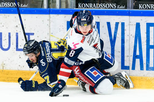 HV71s Isac Brännström och Linköpings Jonathan Myrenberg