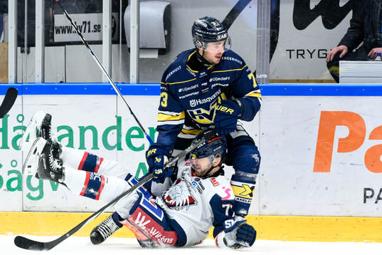 Linköpings Taylor Leier och HV71s Nicholas Shore