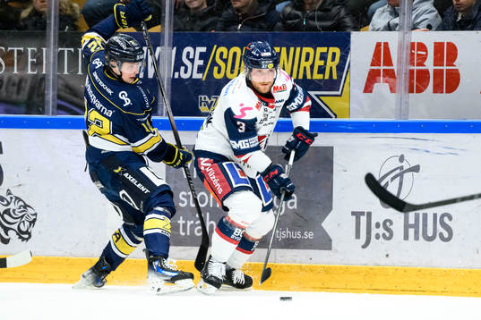 HV71s Hugo Pettersson och Linköpings Linus Hultström