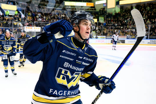 HV71s Hugo Fransson jublar