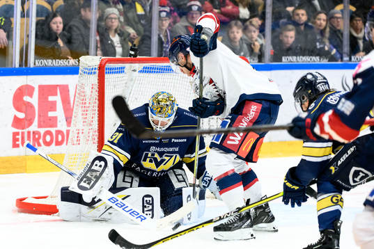 HV71s målvakt Joni Ortio och Linköpings Patrick Russell