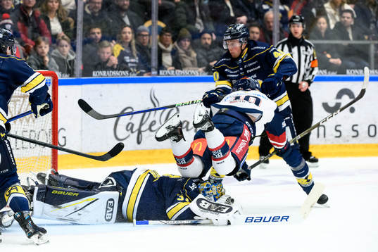 HV71s målvakt Joni Ortio och Linköpings Patrick Russell