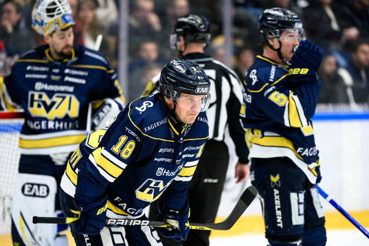 HV71s Kalle Maalahti deppar