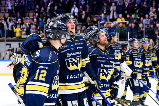HV71s Henrik Borgström jublar