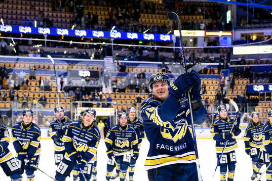 HV71s Henrik Borgström jublar