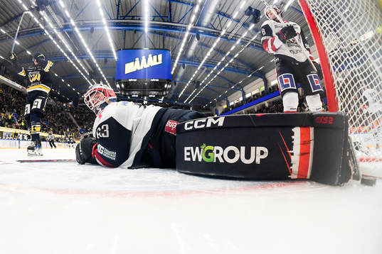 Linköpings målvakt Marcus Högberg deppar