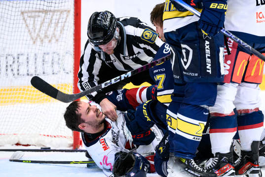 Linköpings Ty Rattie och HV71s Isac Brännström