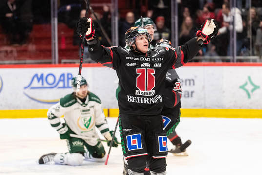 Örebros Oliver Eklind jublar
