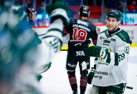 Färjestads Per Åslund jublar vid 3-6