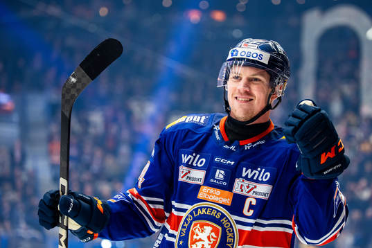 Växjös Joel Persson jublar