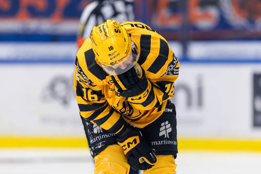Skellefteås Linus Lindström har ont