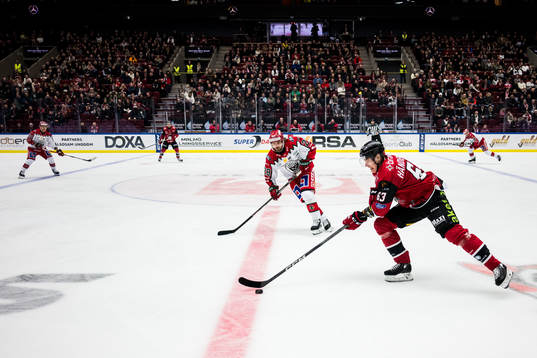 Frölundas Adam Brodecki och Malmö Redhawks Fredrik
