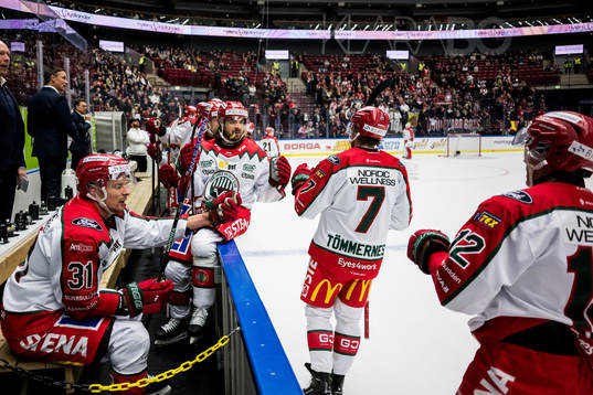 Frölundas Adam Brodecki jublar