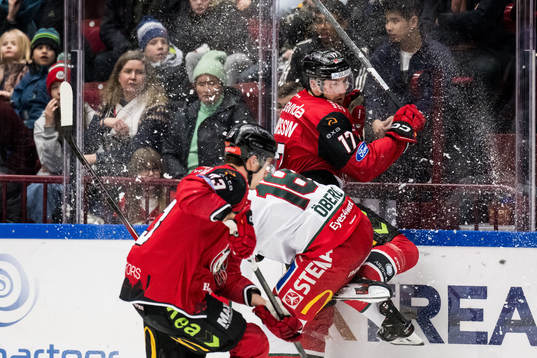 Frölundas Linus Öberg och Malmö Redhawks Johan Ivarsson