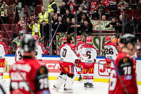Frölundas spelare och supportrar jublar