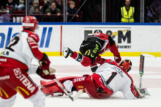 Malmö Redhawks Jakub Galvas och Frölundas målvakt Lars