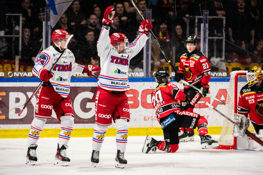 Timrås Jonathan Dahlén jublar