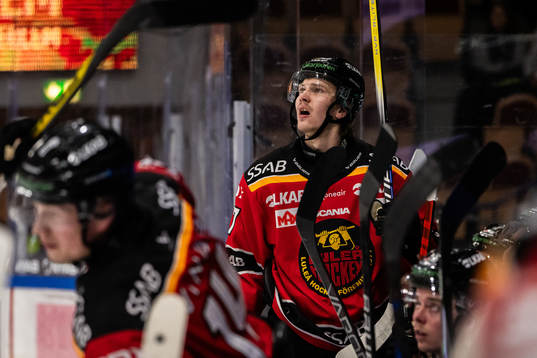Luleås Oskari Laaksonen och Timrås Albin Lundin deppar