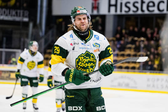 Björklövens Alexander Wiklund jublar