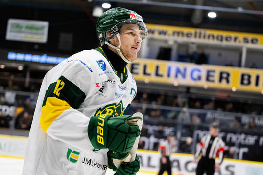 Björklövens Scott Pooley jublar