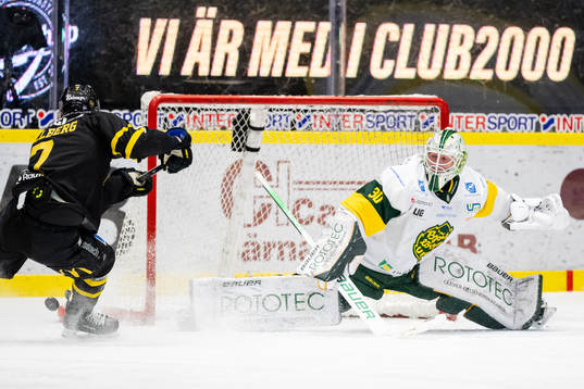 Västerås Hannes Hellberg och Björklövens målvakt Joona