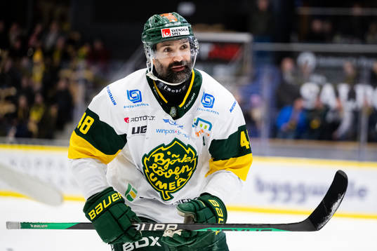 Björklövens Daniel Rahimi jublar