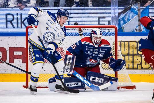 Leksands Kalle Östman och Oskarshamns målvakt Emil Kruse