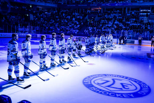 Tystminut för Ulf Mårtensson innan ishockeymatchen i SHL