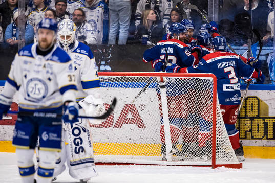 Oskarshamns Ahti Oksanen jublar