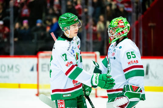 Rögles Simon Zether och målvakt Christoffer Rifalk