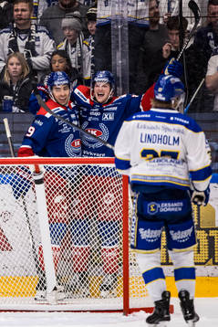 Oskarshamns Ahti Oksanen jublar