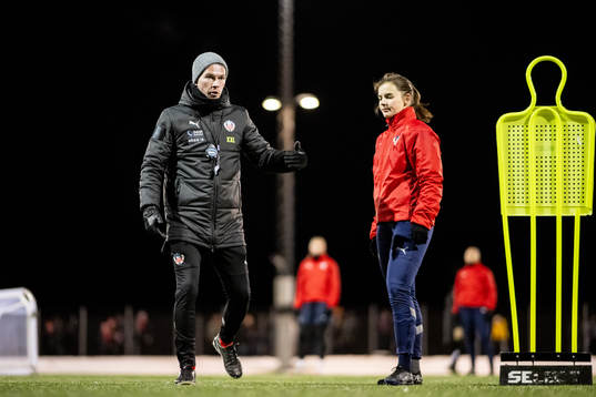 Kristoffer Schönbeck, tränare dam och Evelina Bertilsson