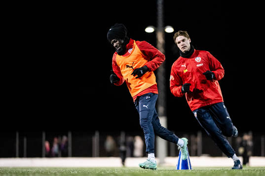 Benjamin Acquah och målvakt Nils Arvidsson