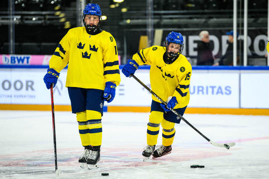 Moa Johannesson and Edit Danielsson of Sweden