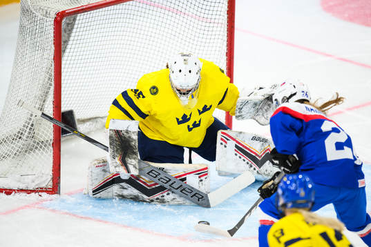 goaltender Lovisa Lundström of Sweden