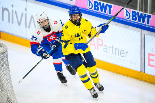 Gabriela Lacna of Slovakia and Nellie Svensson of Sweden