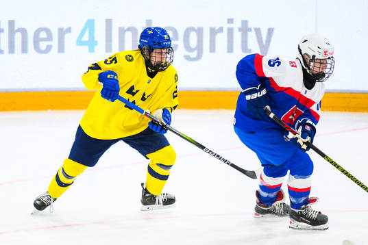 Lovisa Engström of Sweden and Nela Tischlerova of Slovakia