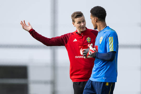 Goalkeeper coach Maths Elfvendal and goalkeeper Oliver